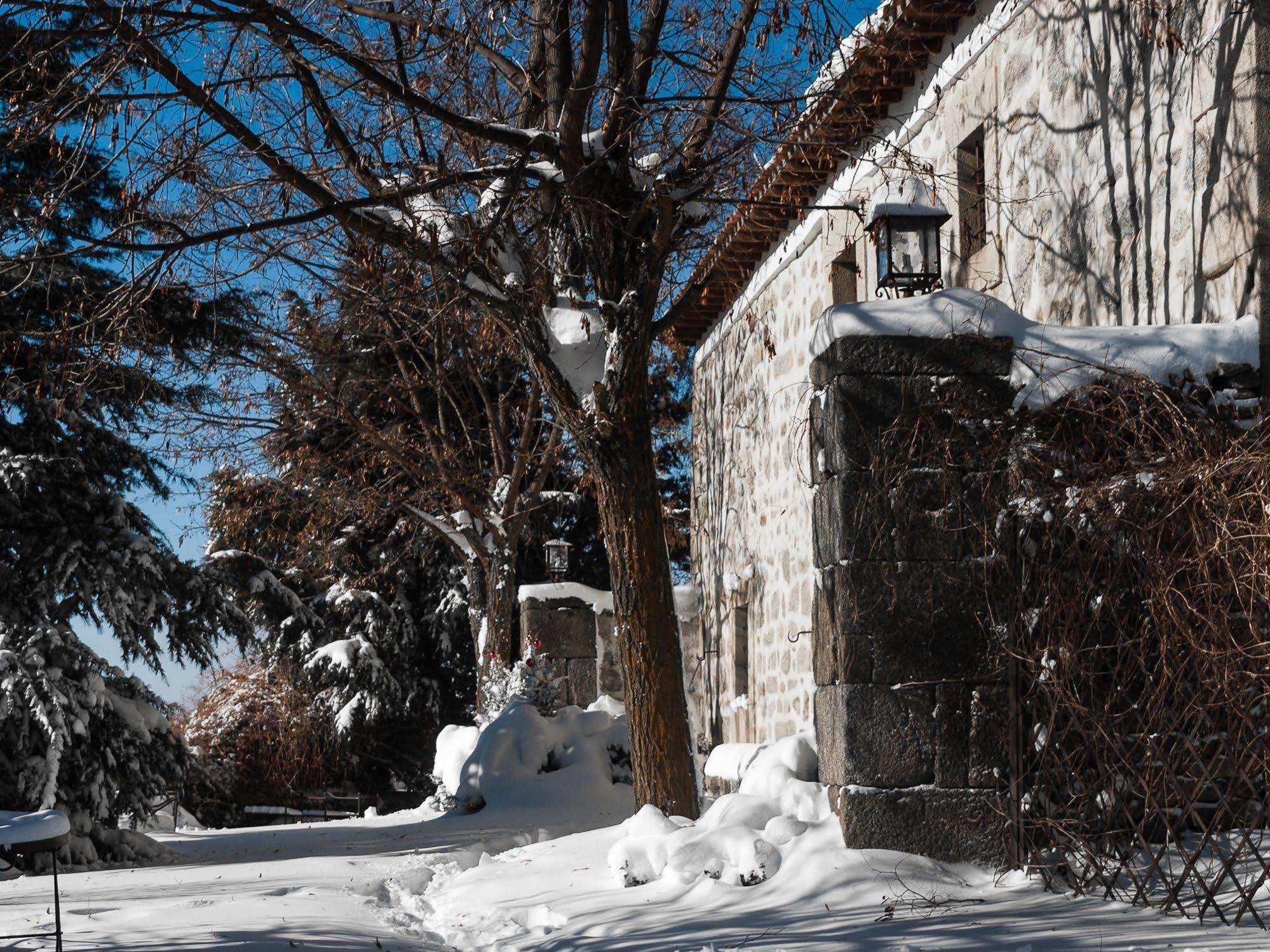 Posada Real La Casa De Arriba Navarredonda Exterior foto